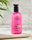 Champagne Toast Revitalizing Gel Hand Soap image number null