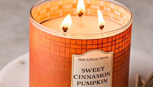 Sweet Cinnamon Pumpkin 3-wick candle, lit